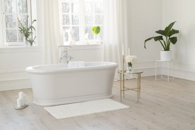 Elegant Corner Bathtub